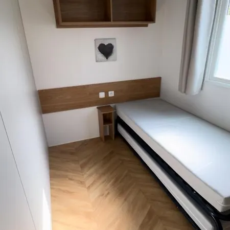 Grand Mobil-home Siblu - אתר קמפינג Fréjus